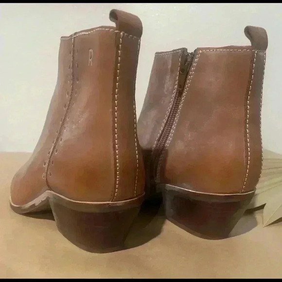 ROAN AGGIE Bootie Size 7 NWOB - Picture 3 of 11